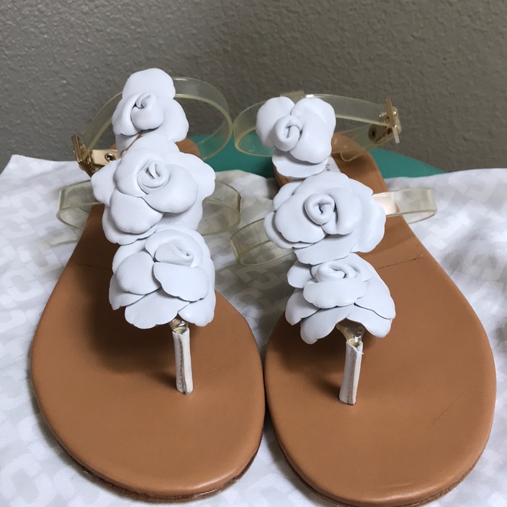 NWOT! DVF White Flower Leather Ankle Sandal!